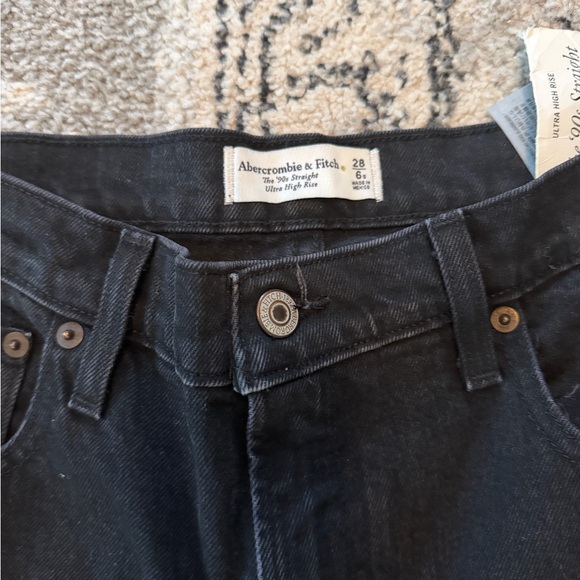Abercrombie & Fitch Women’s Faded Black Jeans Size 6s, 90s Straight Leg, NWT - Picture 3 of 4